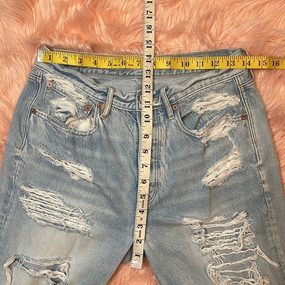 American Eagle Light Wash Distressed 90s Slim Boyfriend Jean Size 6 - Picture 6 of 7